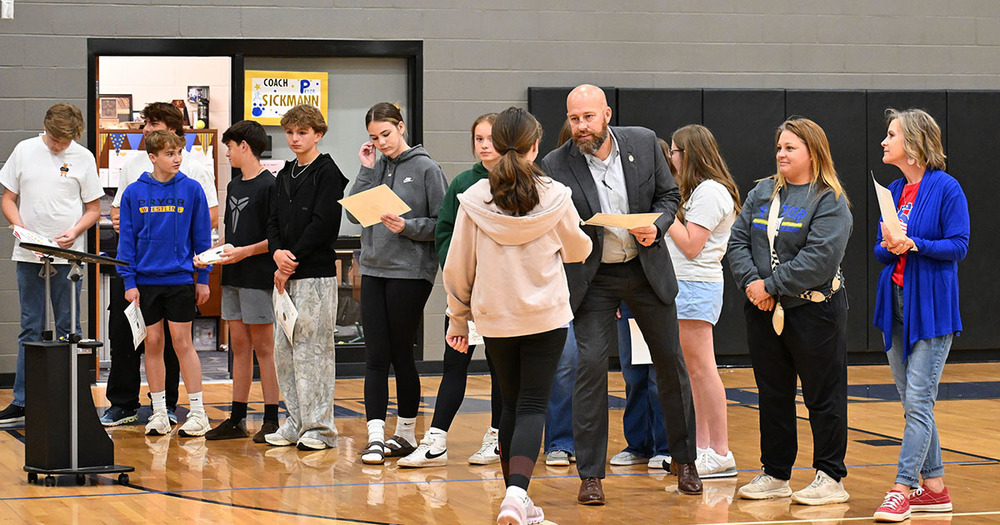 students step up to receive certificate