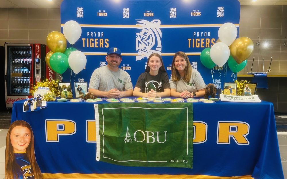 Emma with her parents