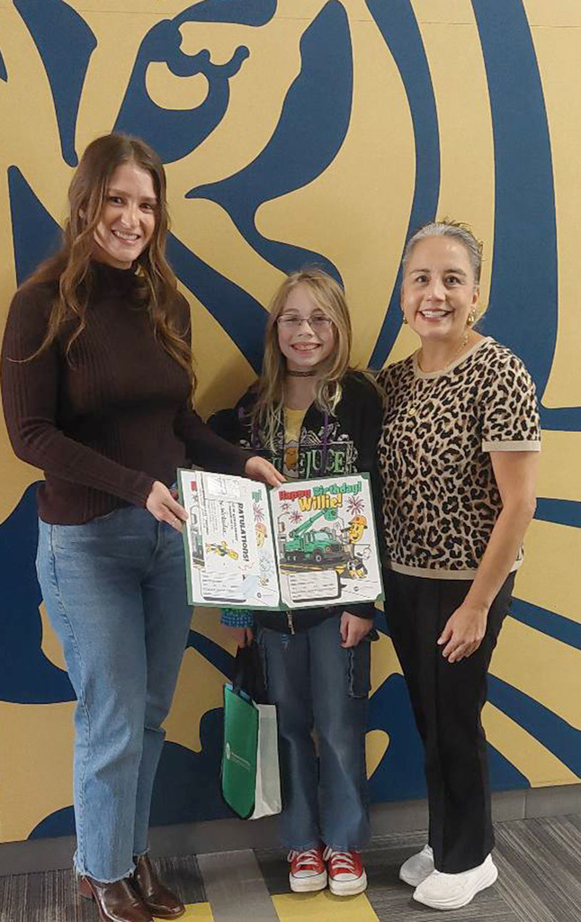 Avery receives award