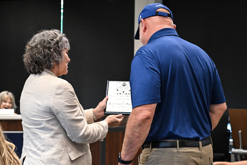muller presents plaque