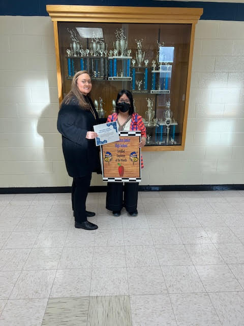 recognize our Certified and Classified Employees of the Month! Pictured are Ms. Pauline Cheng, receiving the Certified Employee of the Month Award, and Officer Mike Ellis, receiving the Classified Employee of the Month Award at Lumberton Junior High School. The awards were presented by Ms. Lauren Britt, Academic Coach. Both Ms. Cheng and Officer Ellis were selected by their peers for their dedication, hard work, and commitment to our students. Thank you both for being amazing coworkers and for always supporting the Lumberton Junior High School team!