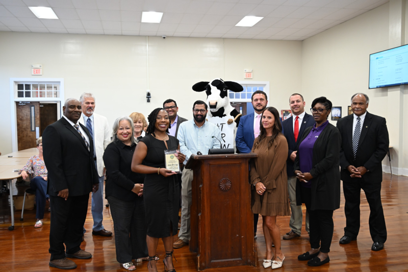 Asia Bracey receives award