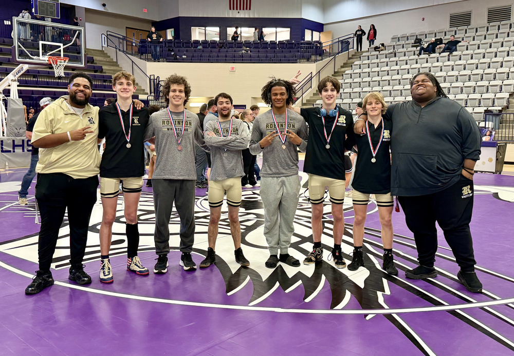 State qualifying Senator Wrestling team stands between Coaches Keilan and Grant Patterson