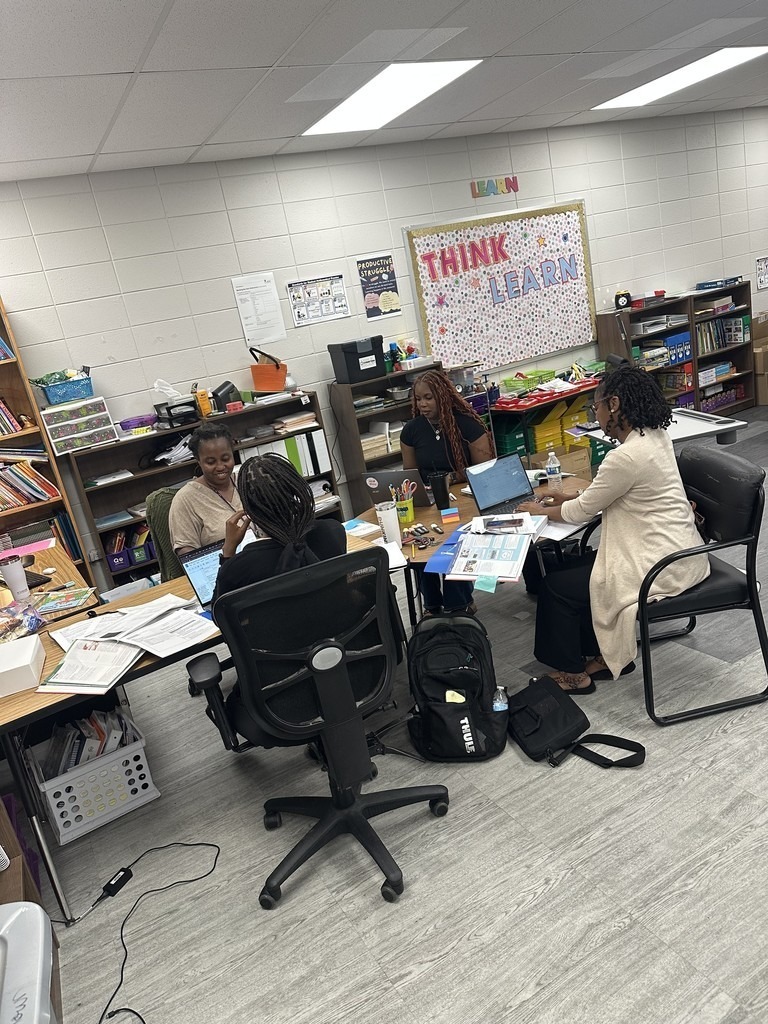 PCSSD educators are already prepping for a great 25-26 school year! MILLS MIDDLE Social Studies, Math & ELA teachers had an instructional planning day reviewing their curriculum, planning with other grades & mapping out their plans for the first quarter! #pcssdproud #serveall