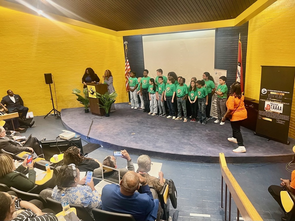 Legacy Leaders from Daisy Bates Elem receives AMLKC award