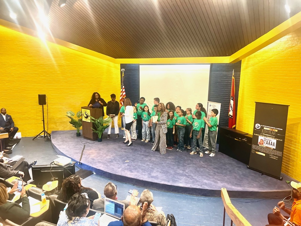 Legacy Leaders from Daisy Bates Elem receives AMLKC award