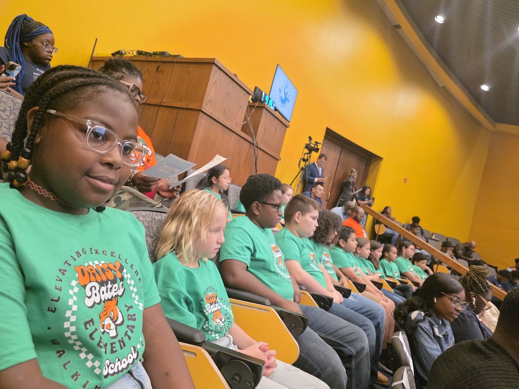 Legacy Leaders from Daisy Bates Elem receives AMLKC award