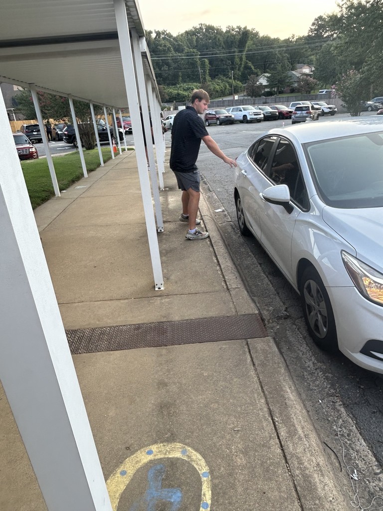 UA Little Rock baseball opens car doors