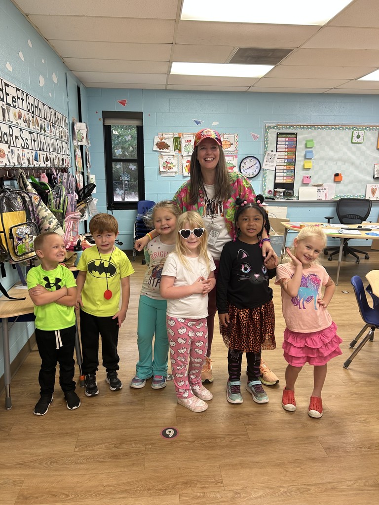 Kindergarteners in neon to show our future is brighter without drugs