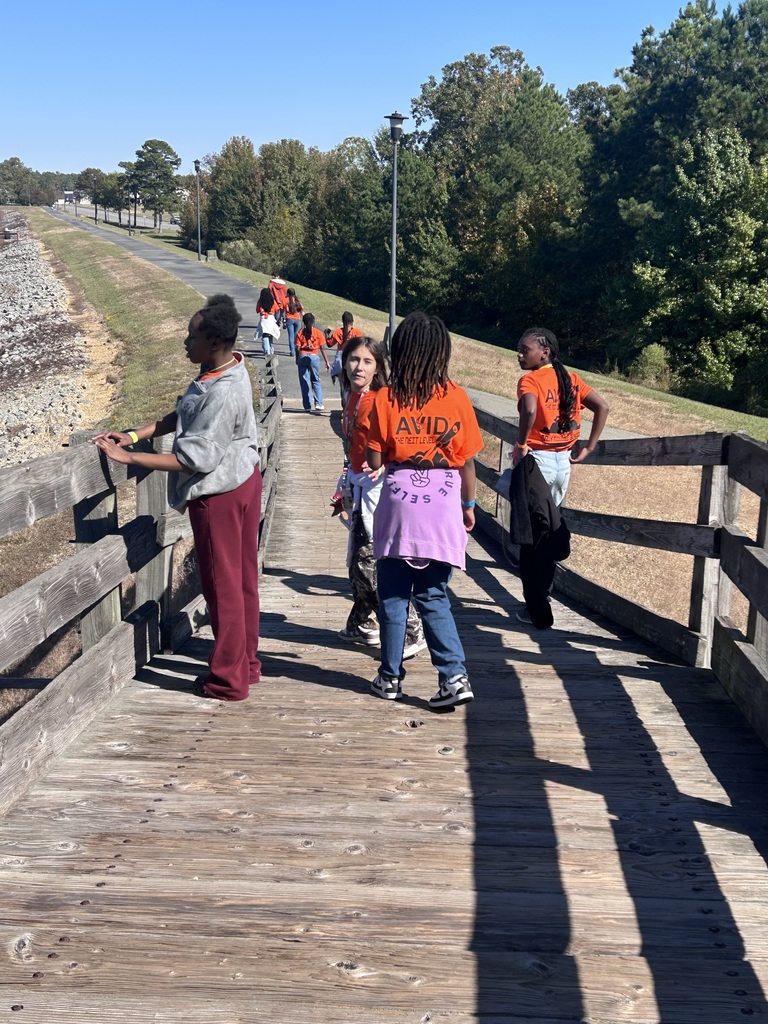 Picture of Mills Middle School AVID scholars walking over bridge at Lake Willastein