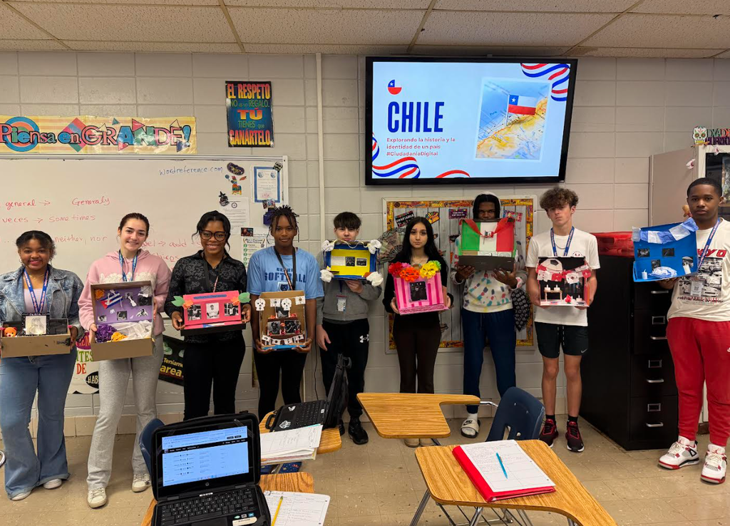 Spanish III & IV makes Ofrendas