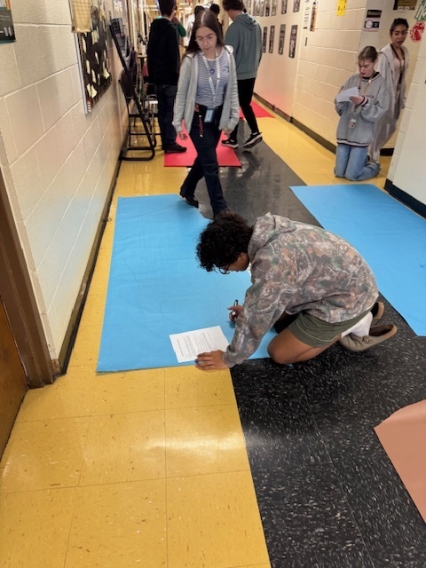 Thinking, planning, tracing! Collaborative learning at its best.