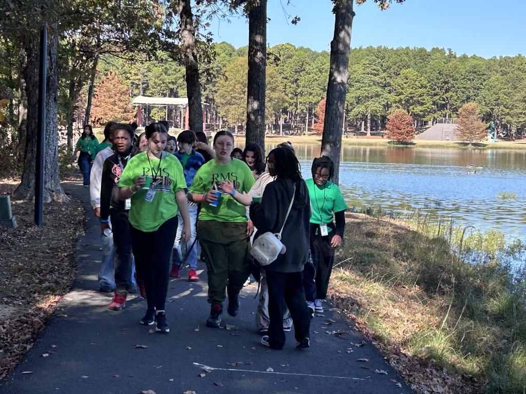 7th Grade AVID Lake Willastein trail walk pic 2