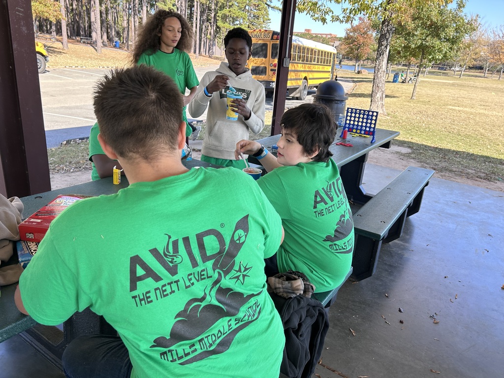 7th Grade AVID Lake Willastein enjoying Kona Ice and games