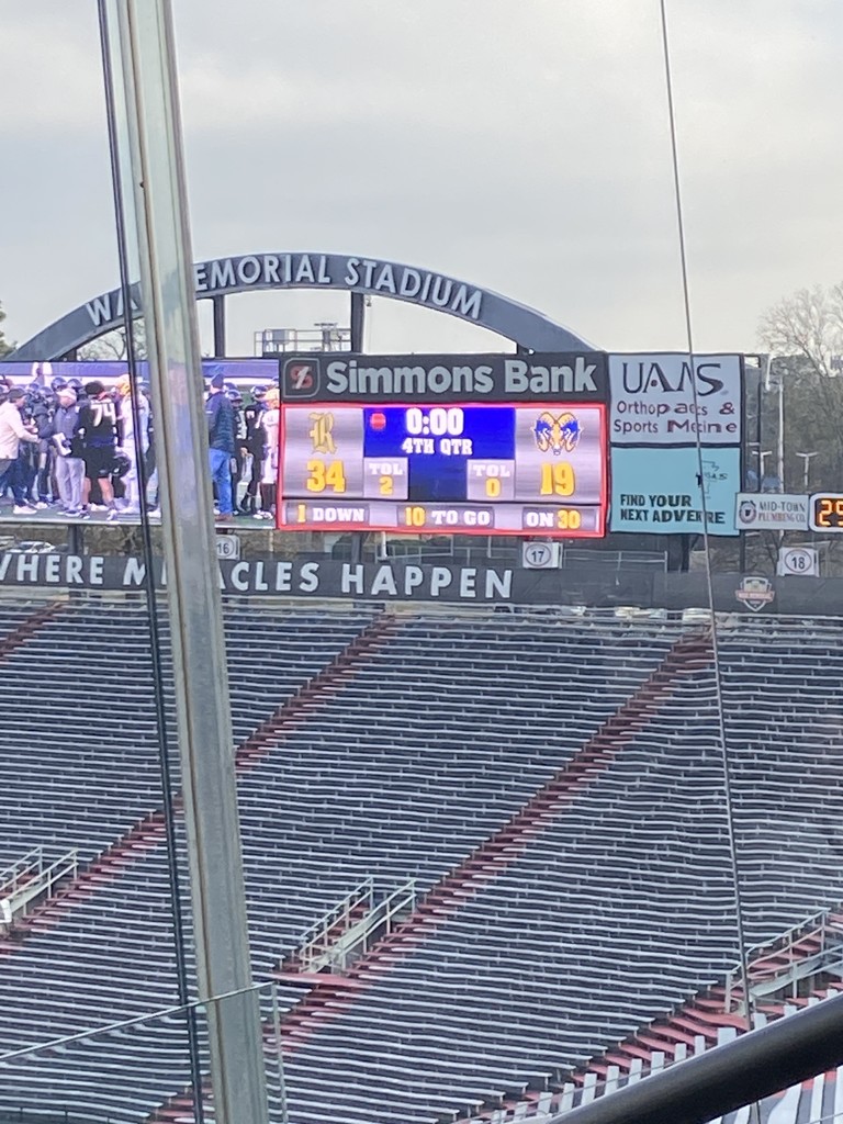 4th quarter final score at War Memorial Stadium 34 Robinson 19 Lakeside 