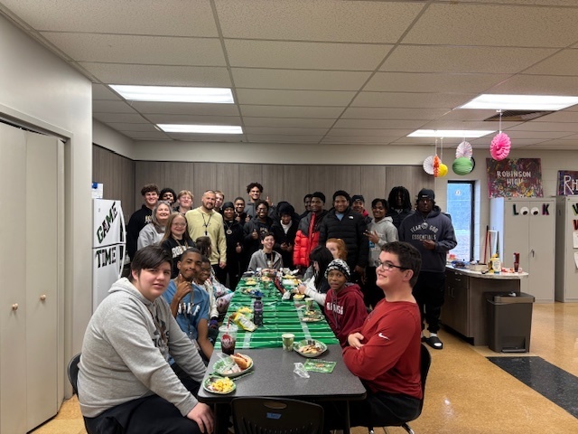 Our Life Skills class teamed up with the football team for an awesome tailgate moment! 🙌📸