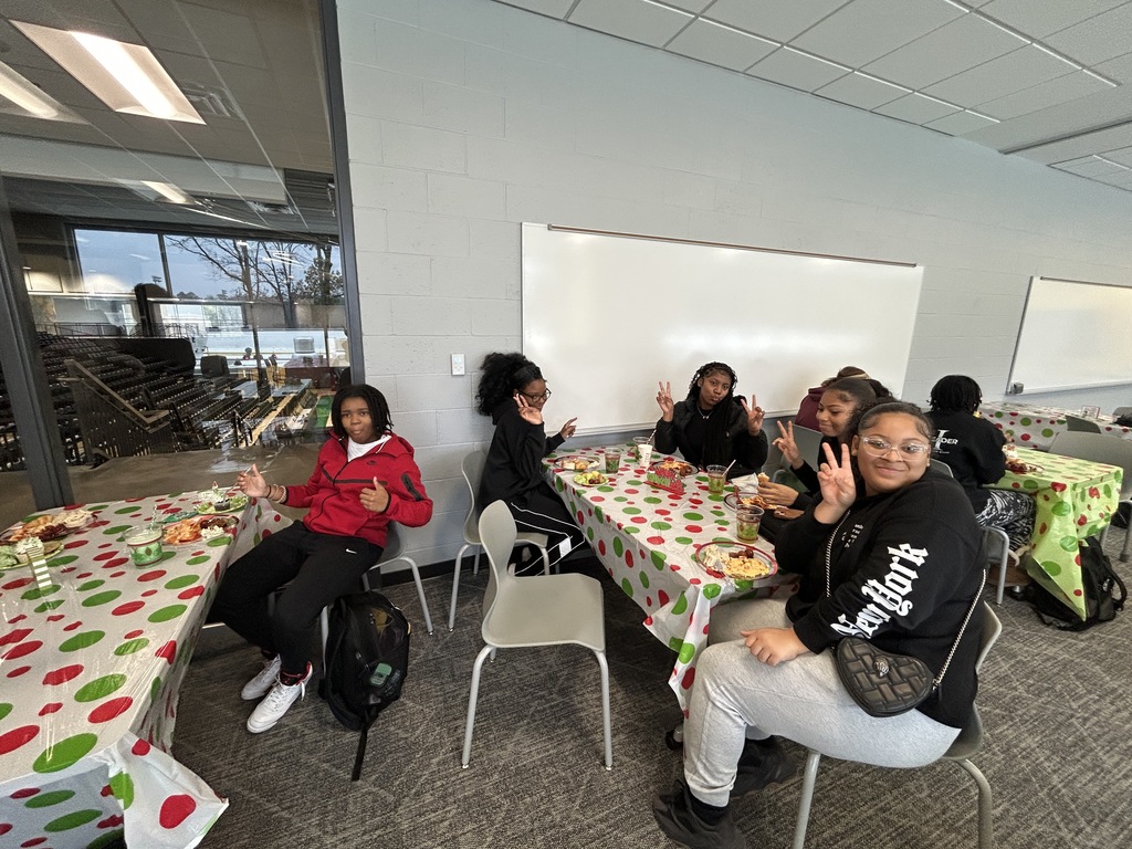 Students eating lunch