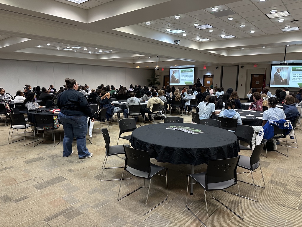 Sylvan Hills High #AVID seniors are at U A Little Rock this morning for the annual Senior Seminar. #GoBears