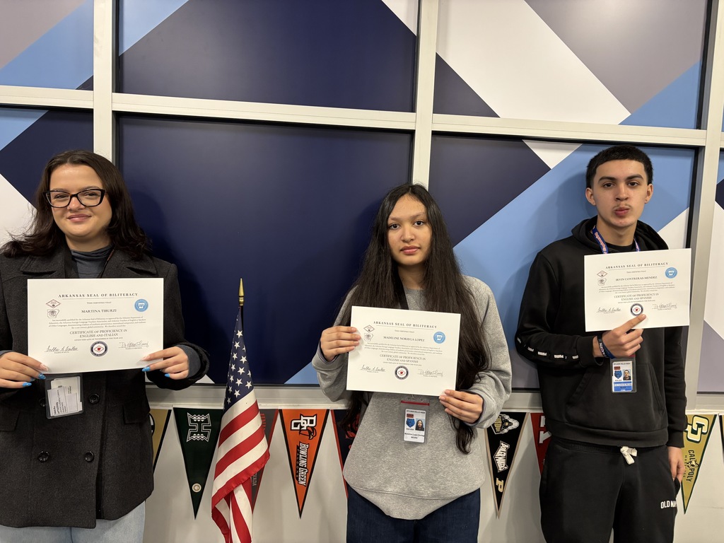 Arkansas Seal of Biliteracy recipients standing side by side