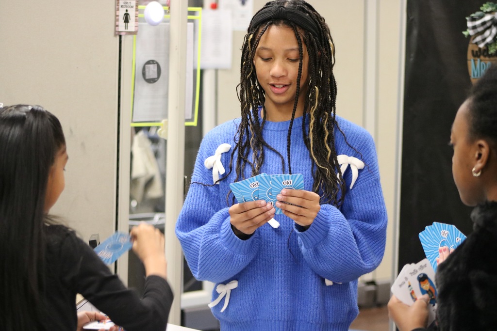 kids playing old maid