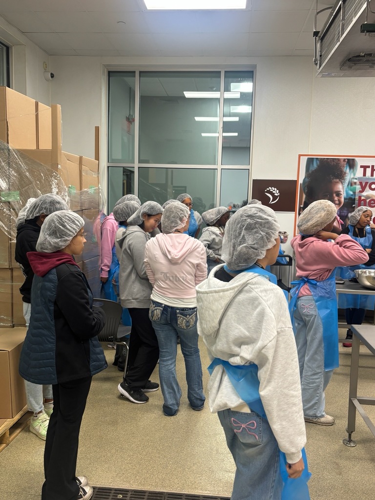  Mrs Joyner's class visited the Arkansas Food Bank and boxed over 800 bags of cereal.  #PCSSDproud #ServeAll #WeAreTheSenators