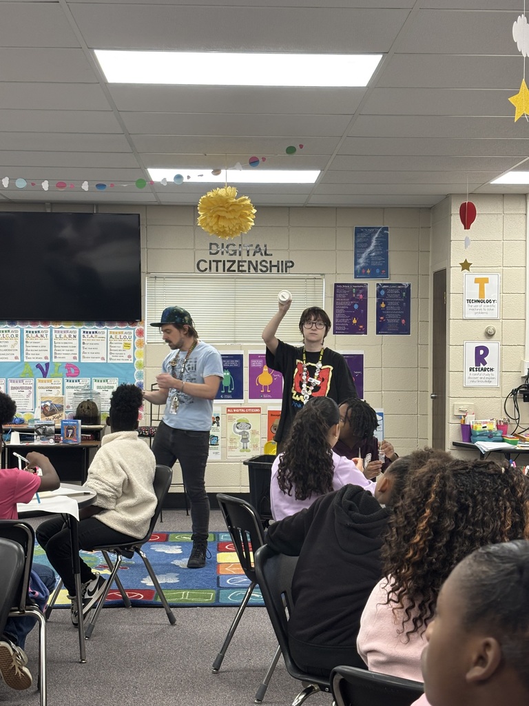 Innovation Hub came to make scribble bots!