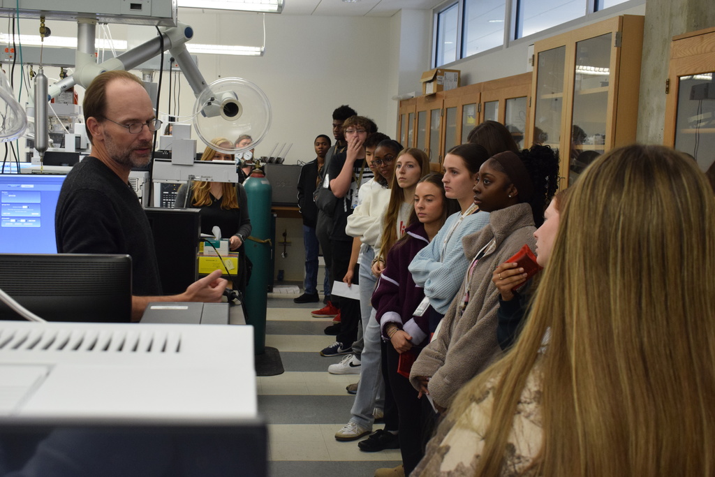 Joe T. Robinson High School Health Science Pathway students learn about public water testing.