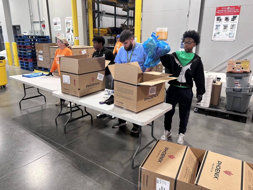 AVID/AVID Excel 7th Grade Food bank pic 2