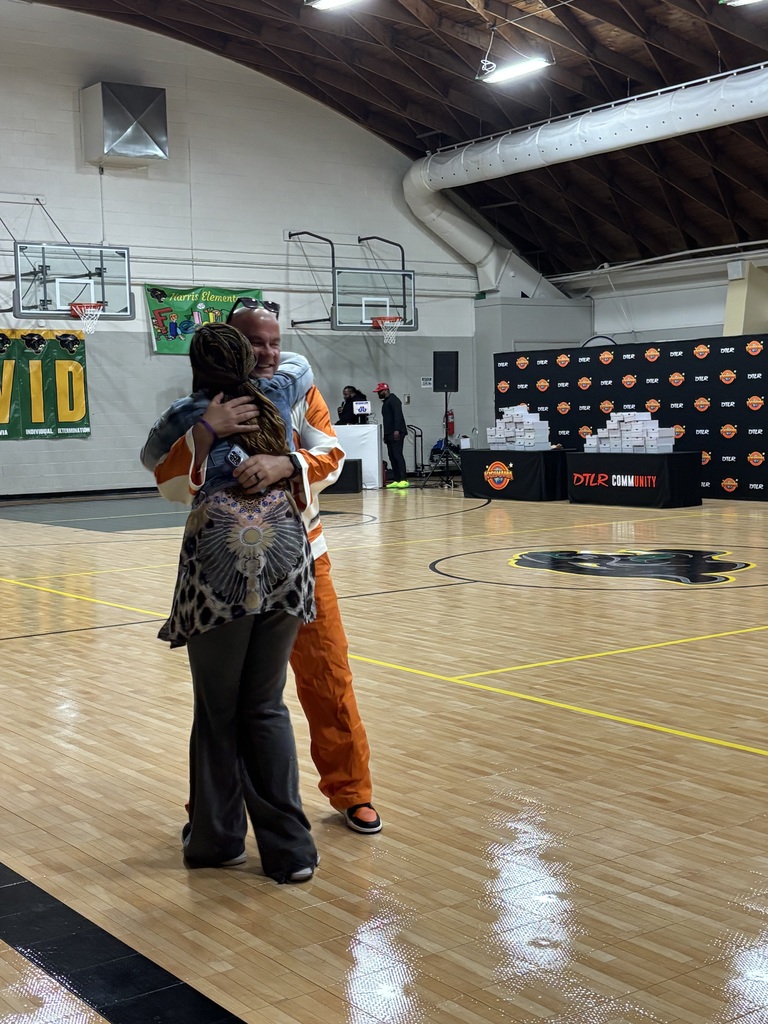 Mrs. Stone and Officer Norman are old friends!  Officer Norman worked a lot with North Little Rock School District!