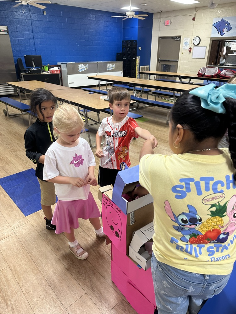 kindergarten students trying out the Bun Bum Machine