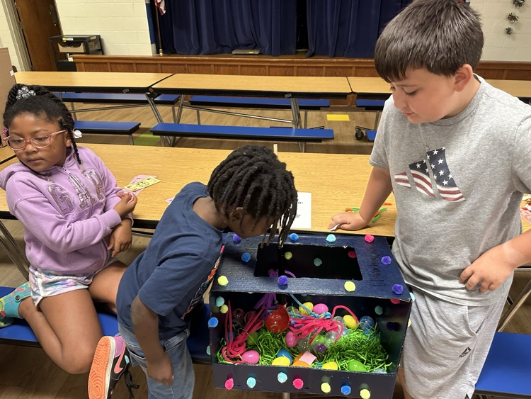 kindergarten students trying out the mystery game