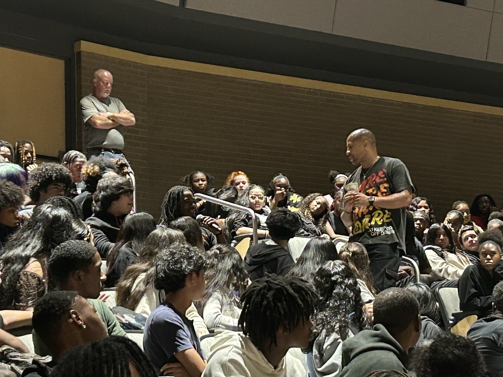 Guest Speaker talking to students in the audience