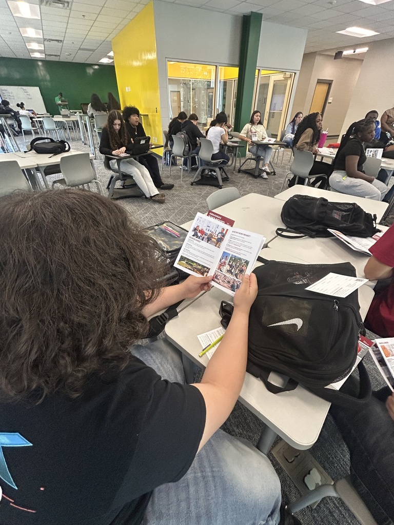 Student looking at brochure from U of A