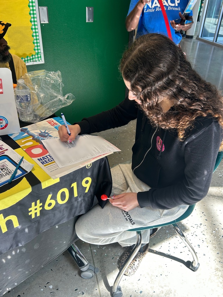 Student completing the voter registration form