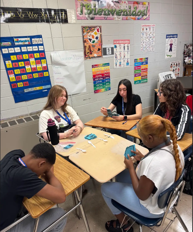 Spanish I - A game of Spoons to practice numbers