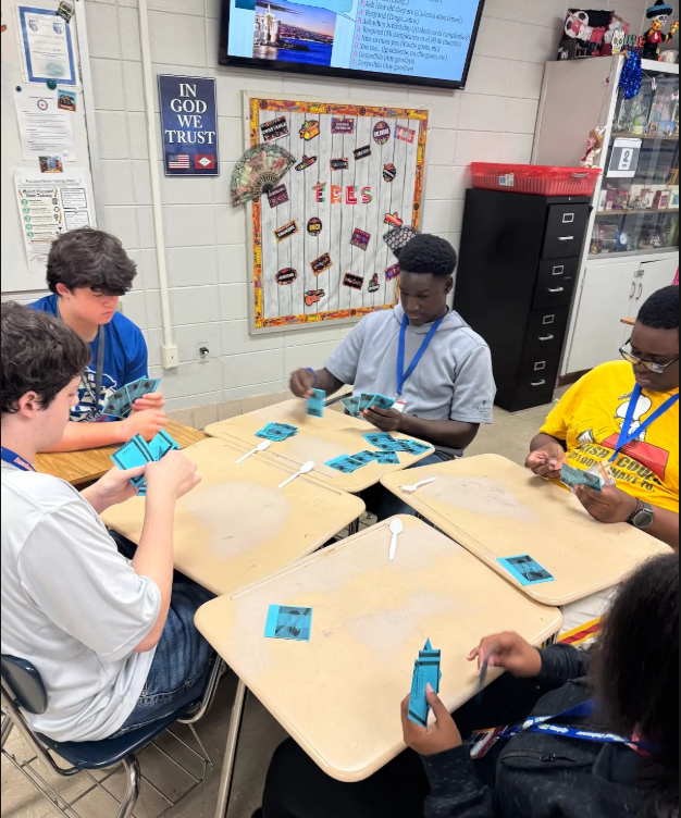 Spanish I - A game of Spoons to practice numbers