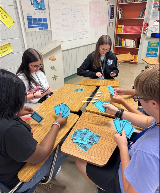 Spanish I - A game of Spoons to practice numbers
