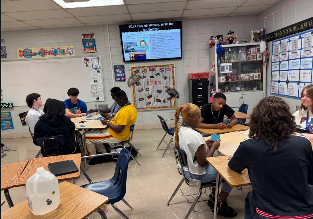 Spanish I - A game of Spoons to practice numbers