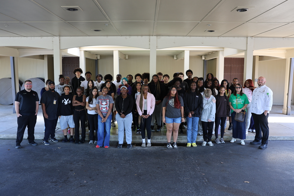 Group of students posing for photo on their field trip