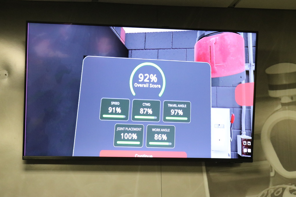 A student scored a 92 overall score on a welding simulator