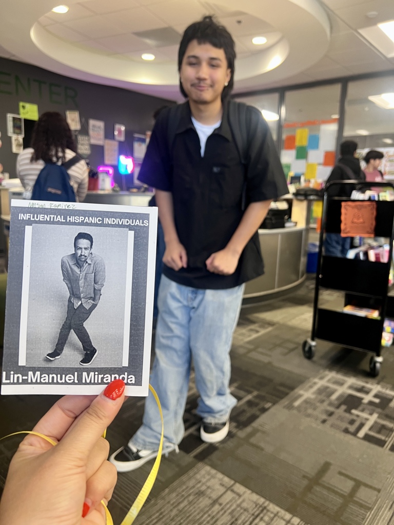 Student impersonating a photo of Lin Manuel Miranda
