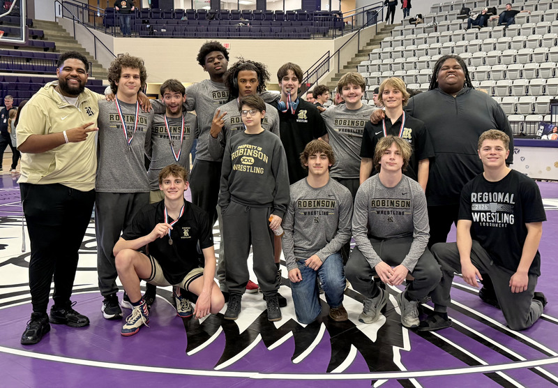 Robinson Varsity Boys Wrestling Team pose for full team picture