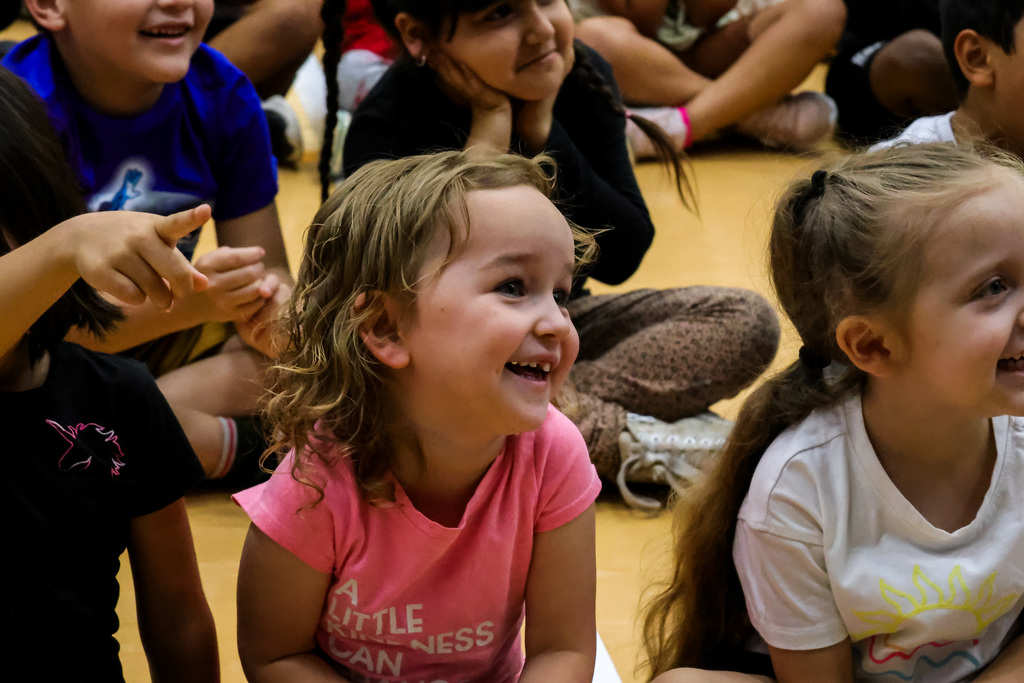 child clapping