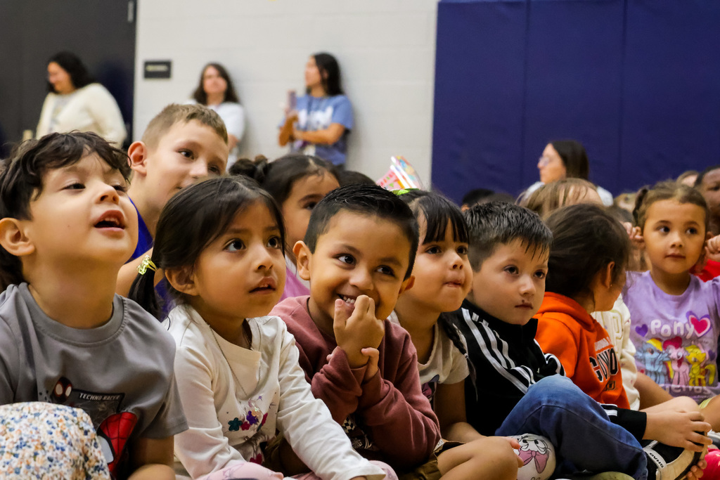 child clapping