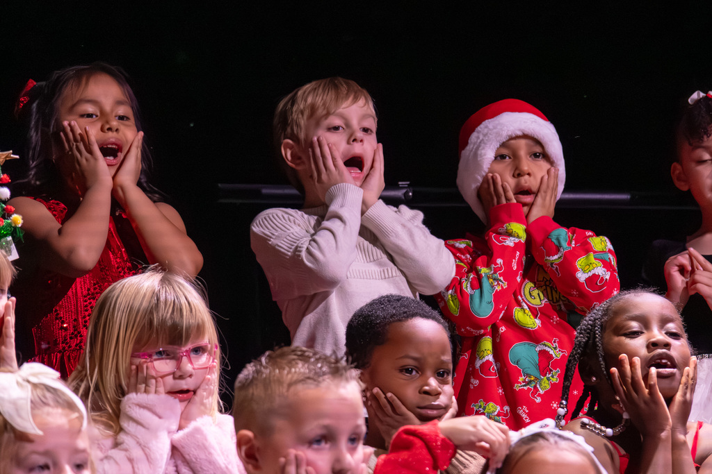 kindergartners singing holiday songs