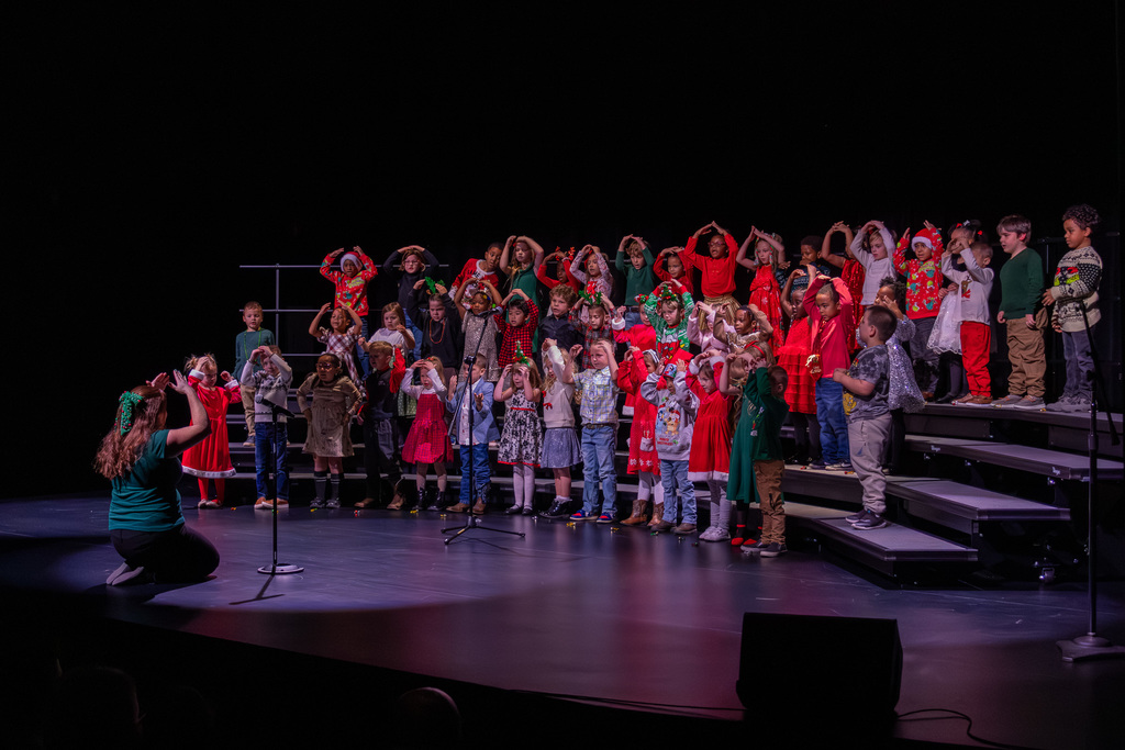 kindergartners singing holiday songs