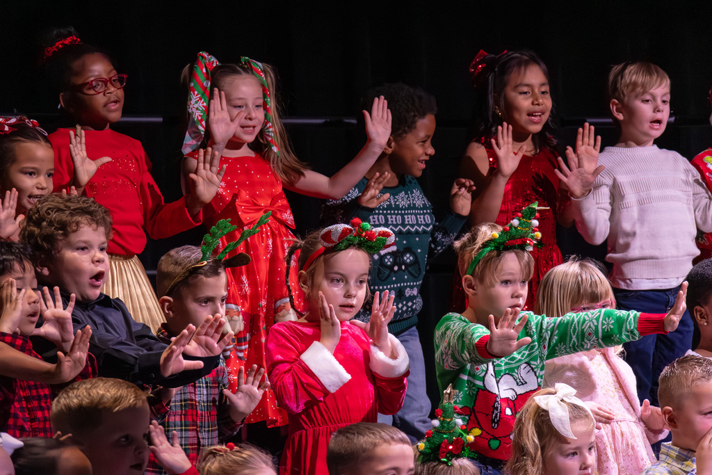 kindergartners singing holiday songs