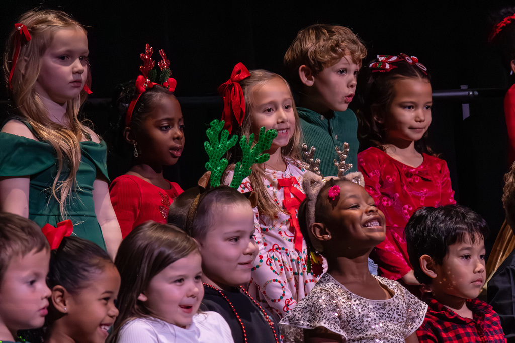 kindergartners singing holiday songs