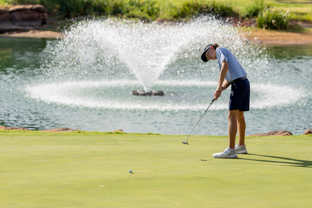 Carl Duerson Jr plays golf in Oklahoma Open