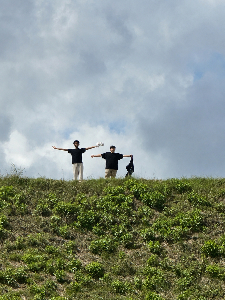 Students at top of the Indian Mounds